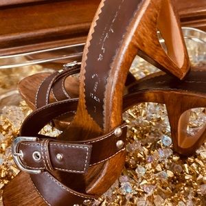 Contesa Wooden Heels 👠 Size US7 (Made in Italy)